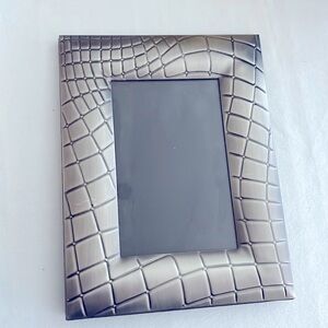 Free with any purchase 4 x 4 photo frame